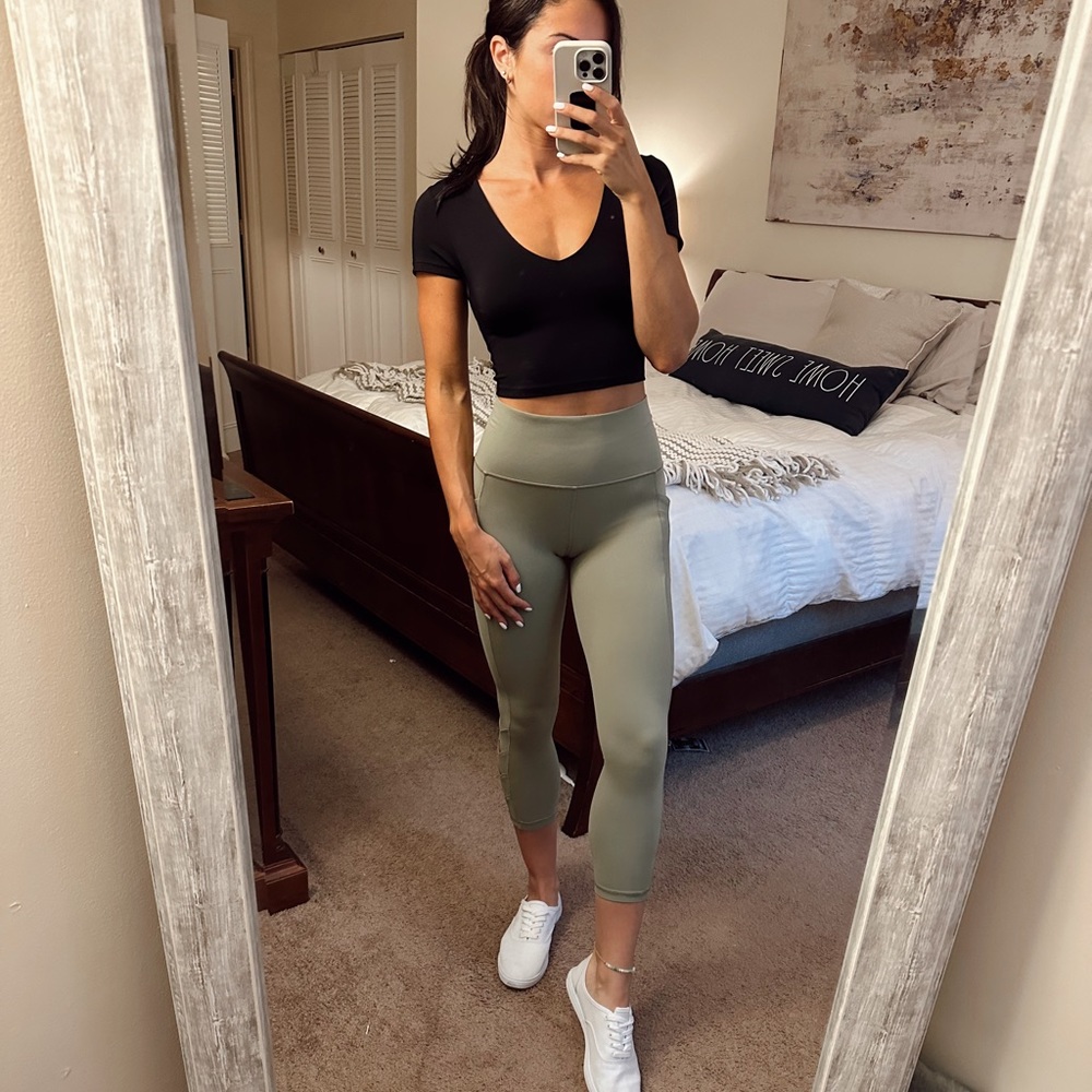 Athleta Salutation Stash Pocket II 7/8 Legging